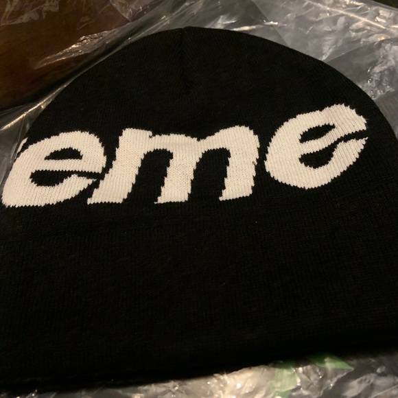 SOLD SOLD Authentic SUPREMR BEANIE HAT - Picture 2 of 3